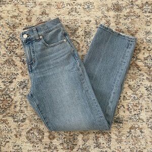 Madewell Petite ‘90s Straight Jean in Rondell Wash: Crease Edition